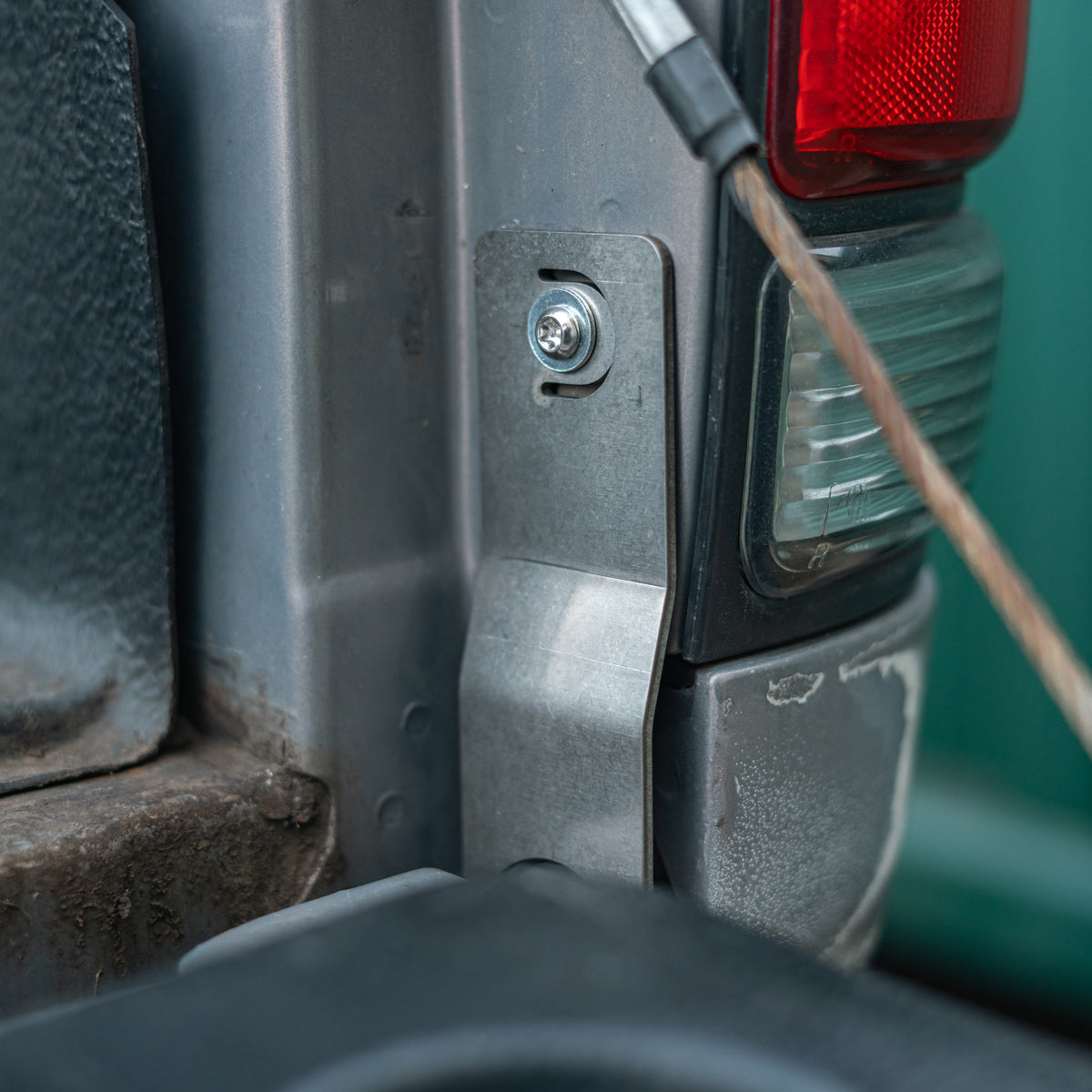 Tailgate Theft Protector for 2000-2006 Toyota Tundra